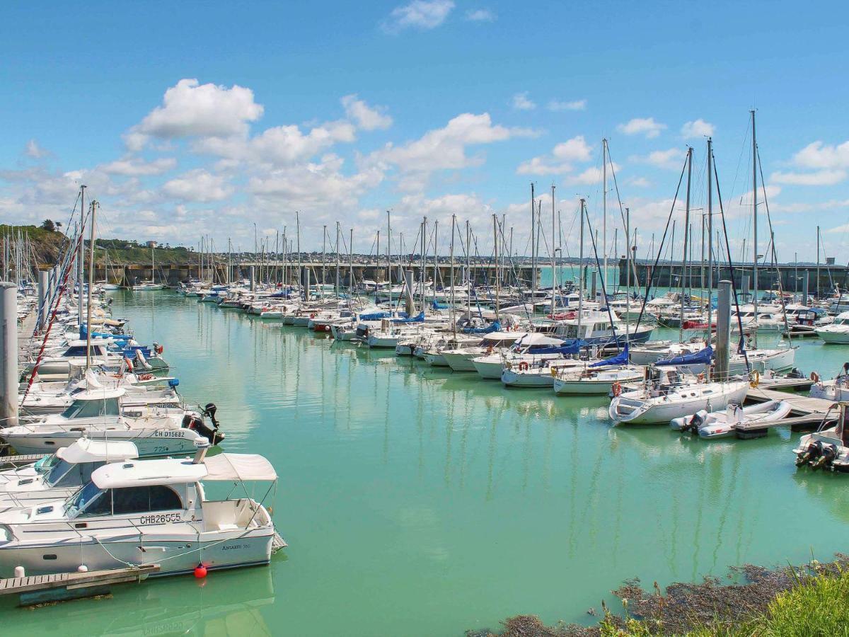 Ibis Port De Plaisance Hotel 3*